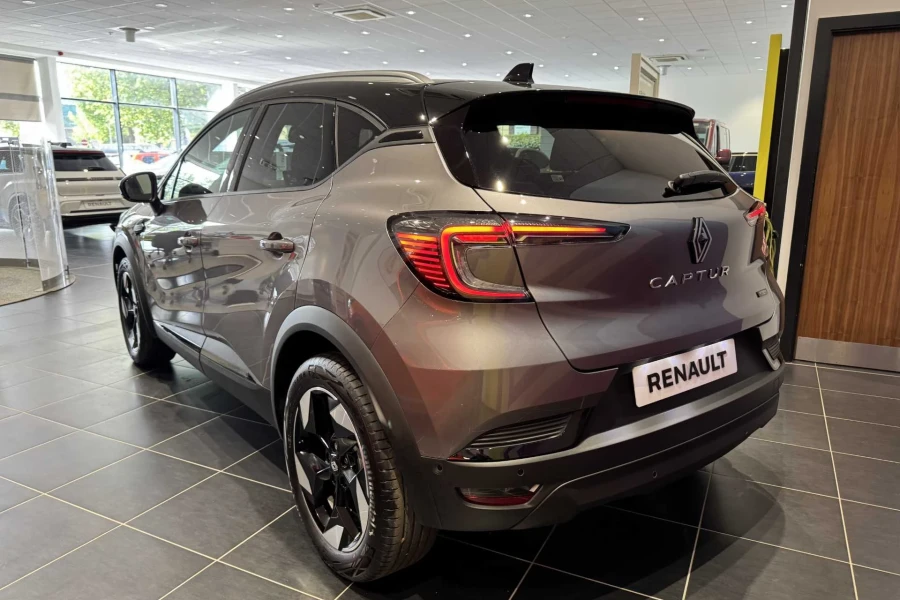 Vehicle Image - 2
