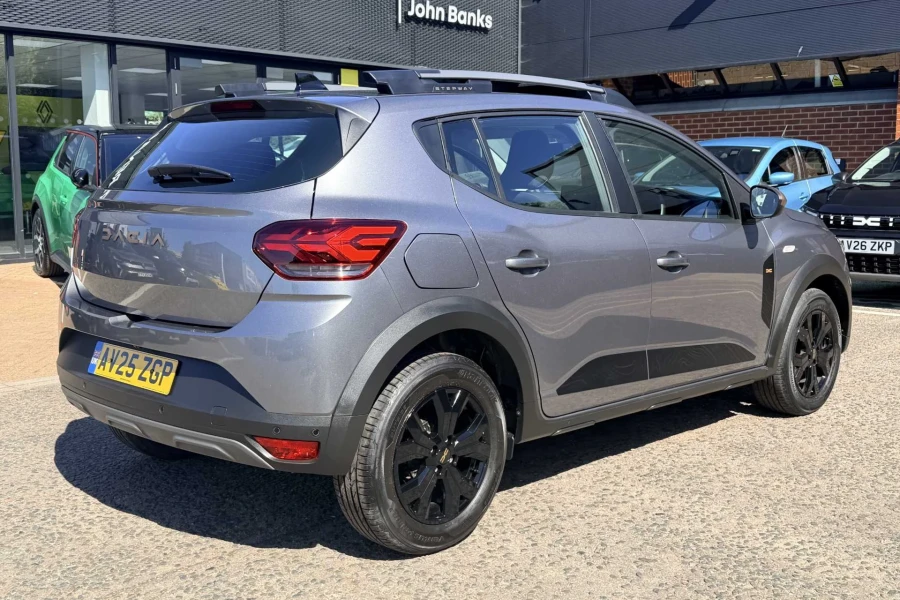 Vehicle Image - 3