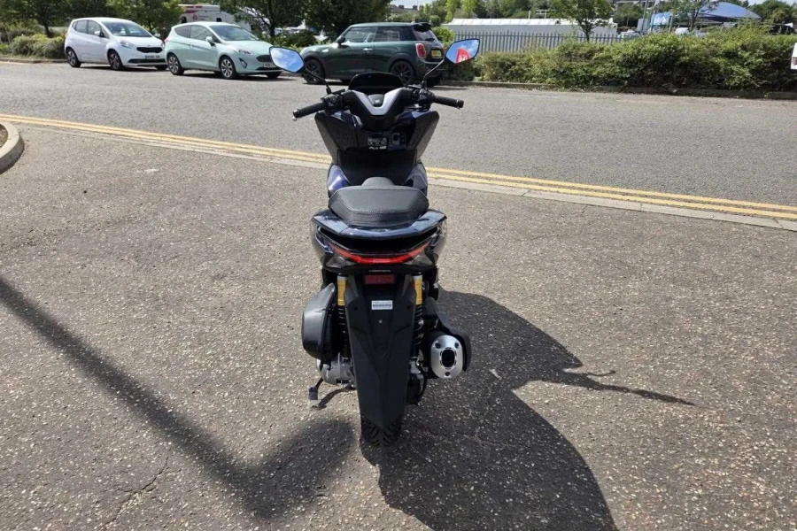 Vehicle Image - 3