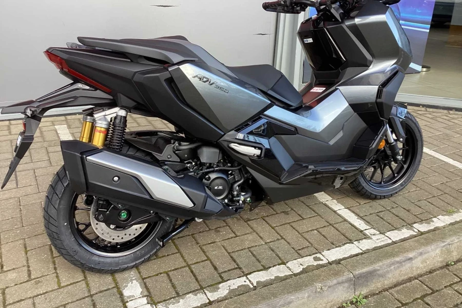 Vehicle Image - 2