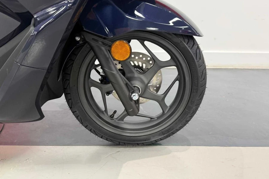 Vehicle Image - 3