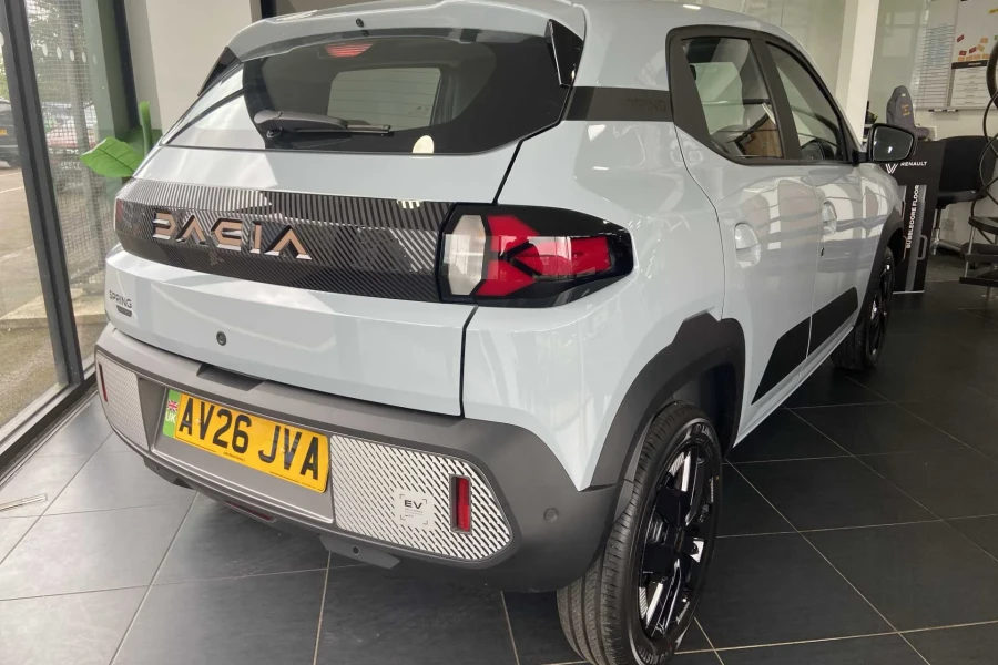 Vehicle Image - 3