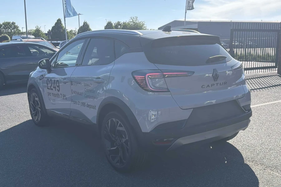 Vehicle Image - 2