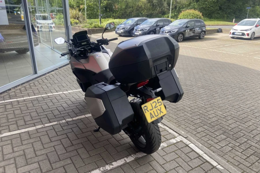 Vehicle Image - 3