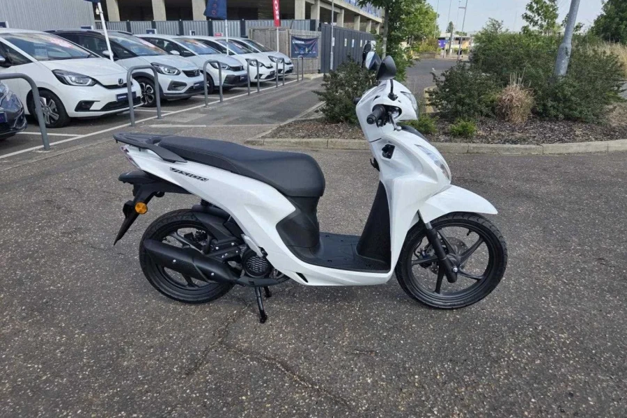 Vehicle Image - 1