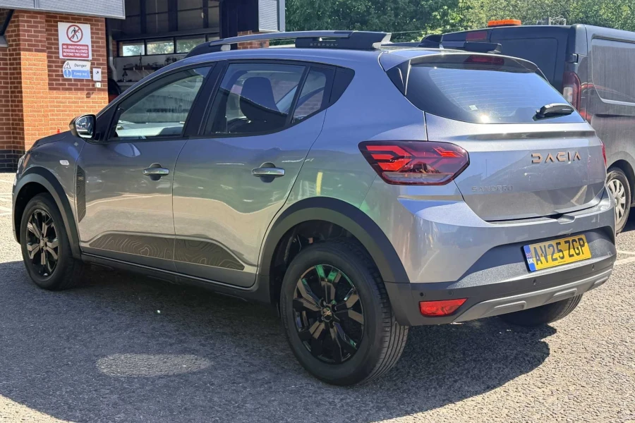 Vehicle Image - 2