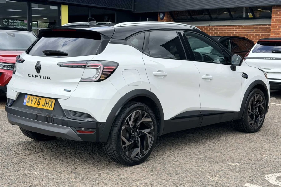 Vehicle Image - 3