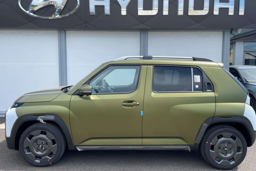 Vehicle Image - 2