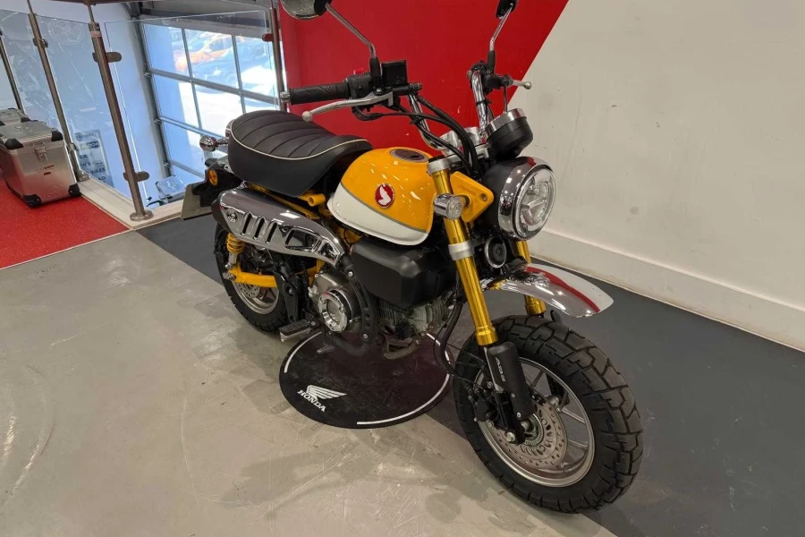 Vehicle Image - 1