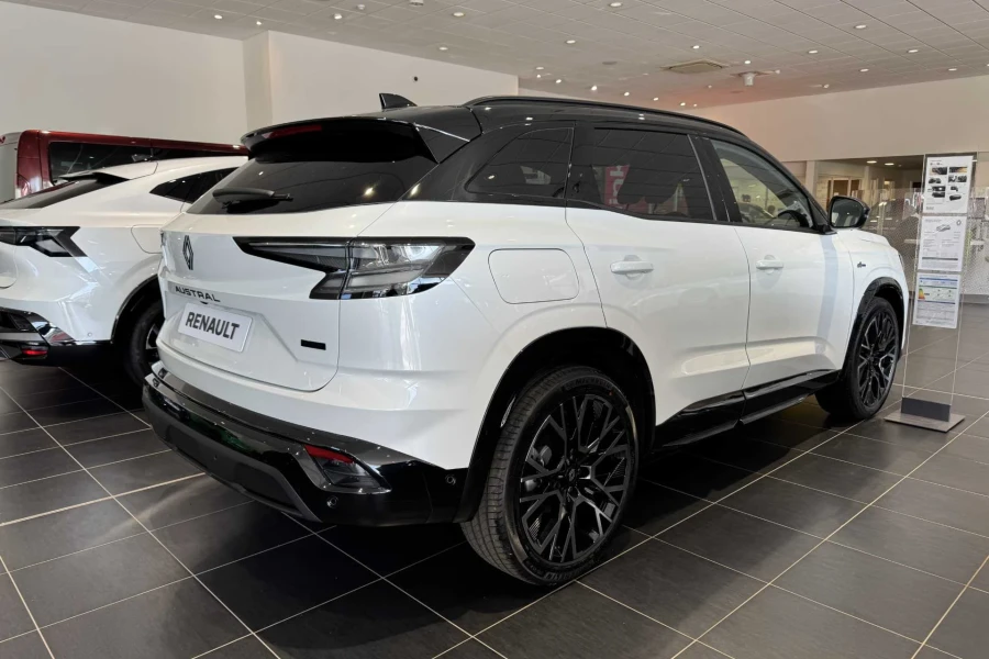 Vehicle Image - 3