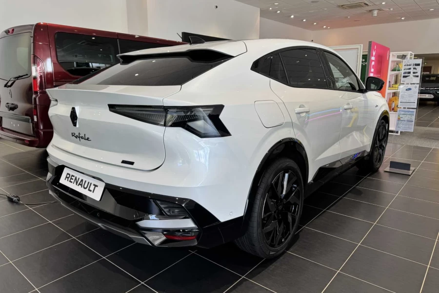 Vehicle Image - 3