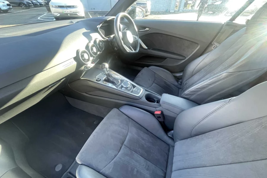 Vehicle Image - 1