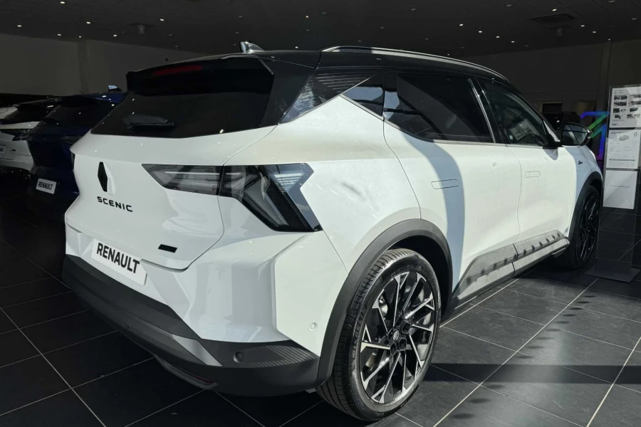 Vehicle Image - 2