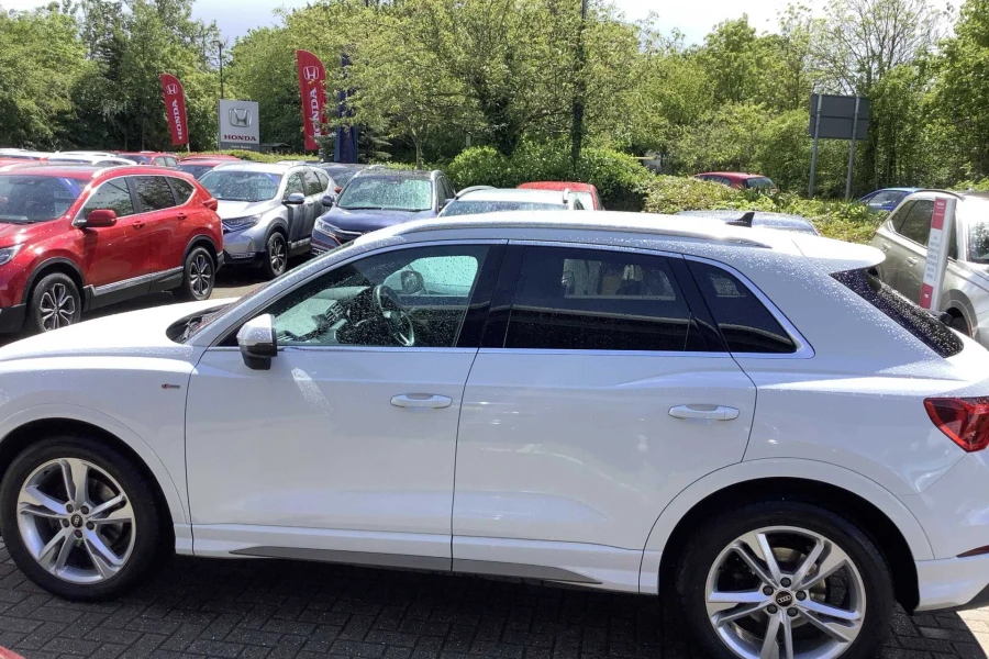Vehicle Image - 3