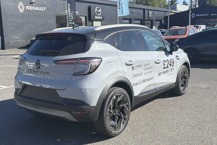 Vehicle Image - 3