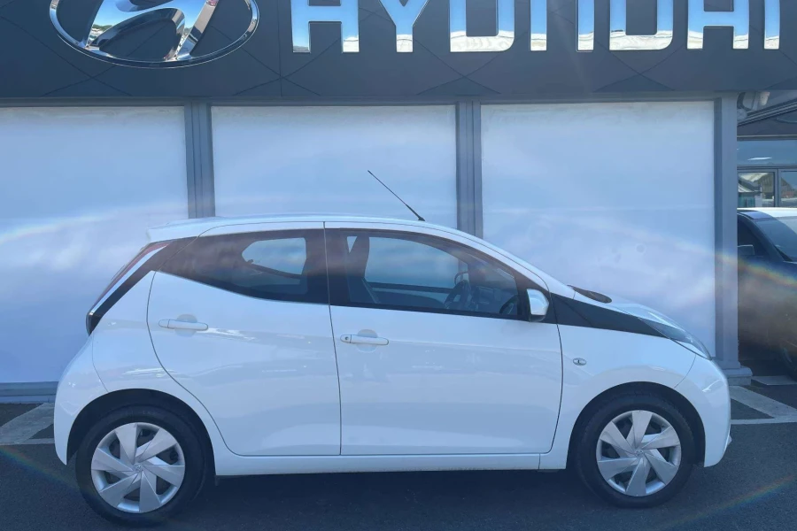 Vehicle Image - 1