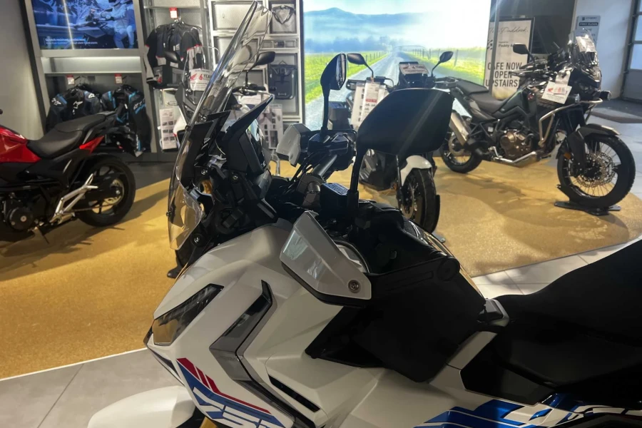 Vehicle Image - 3