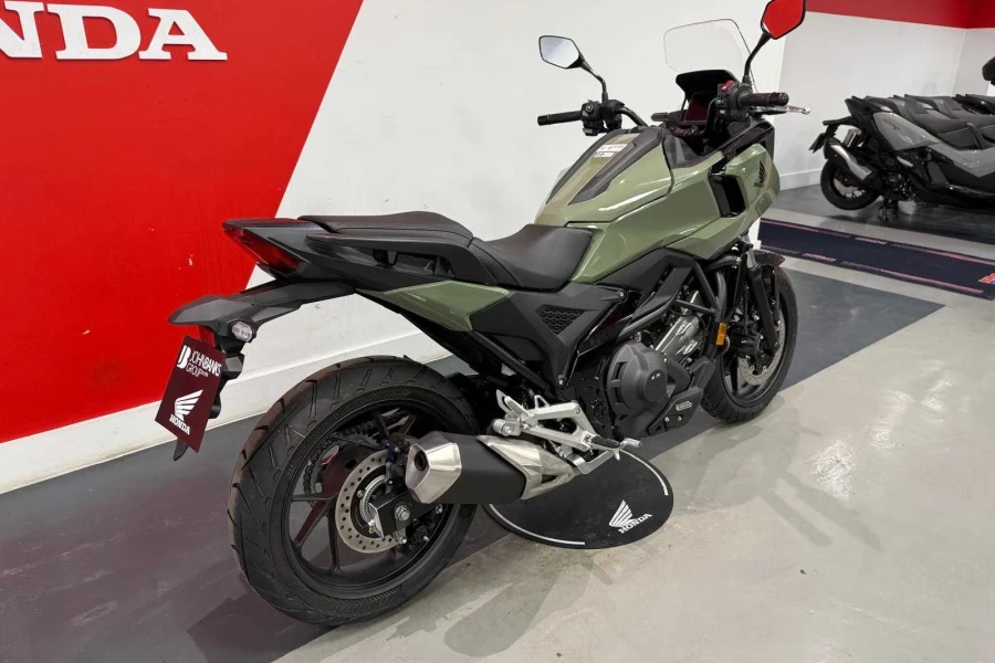 Vehicle Image - 2