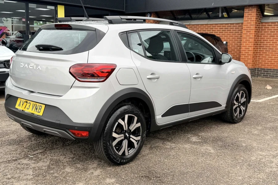 Vehicle Image - 3