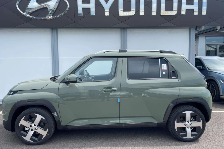 Vehicle Image - 2