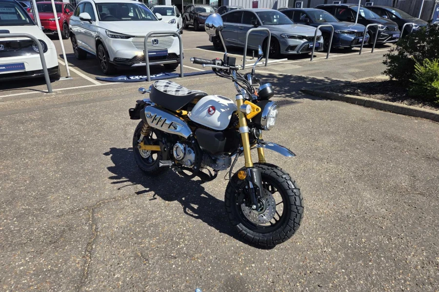 Vehicle Image - 0