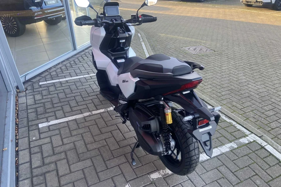 Vehicle Image - 3