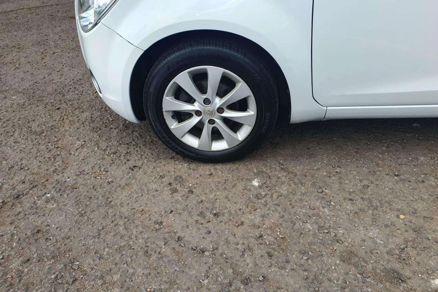 Vehicle Image - 3