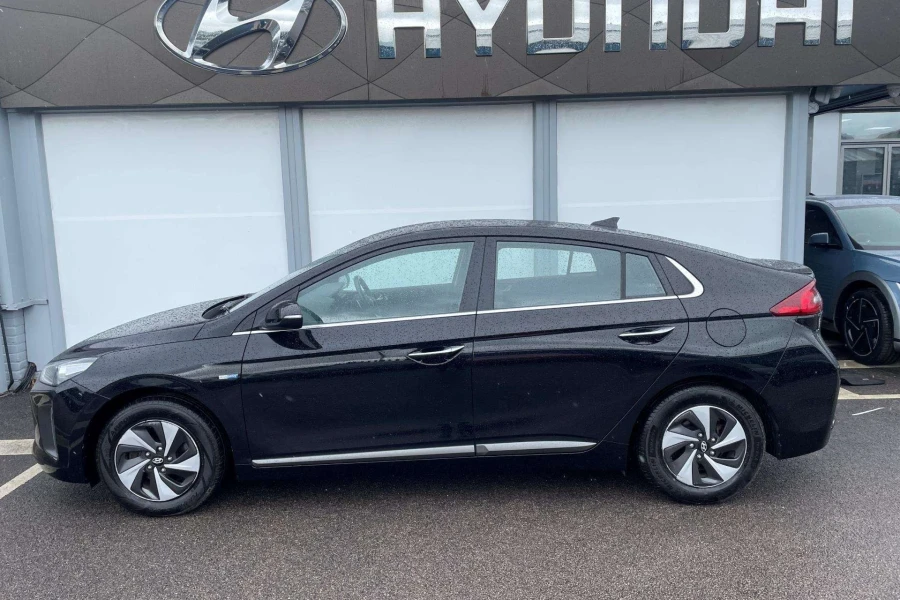 Vehicle Image - 2