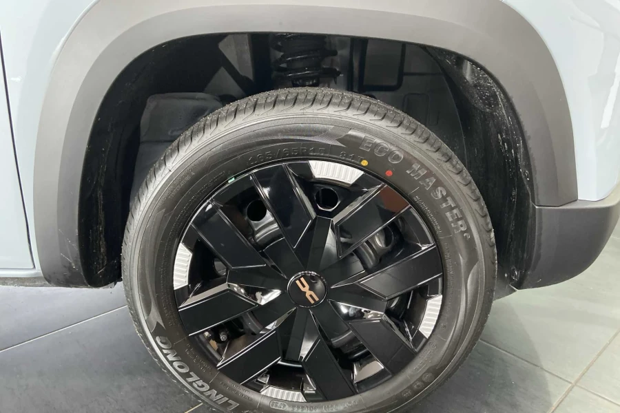 Vehicle Image - 2