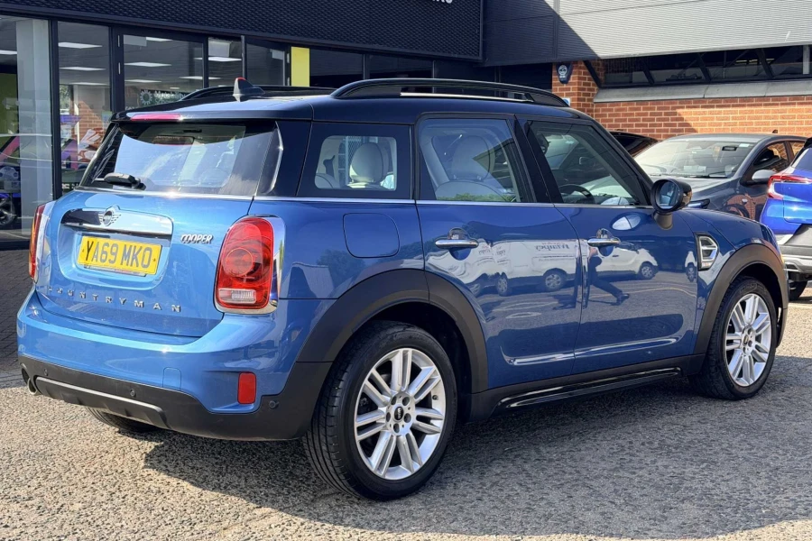 Vehicle Image - 2