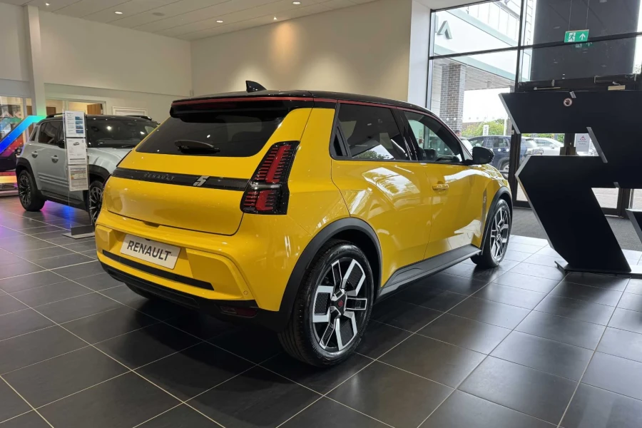 Vehicle Image - 2