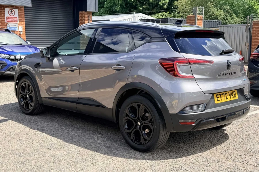 Vehicle Image - 2