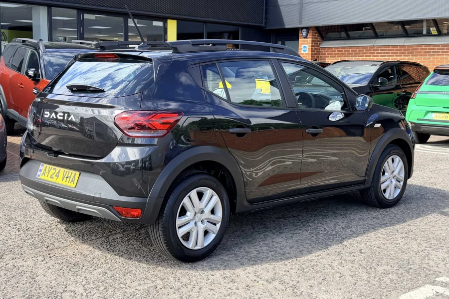 Vehicle Image - 3
