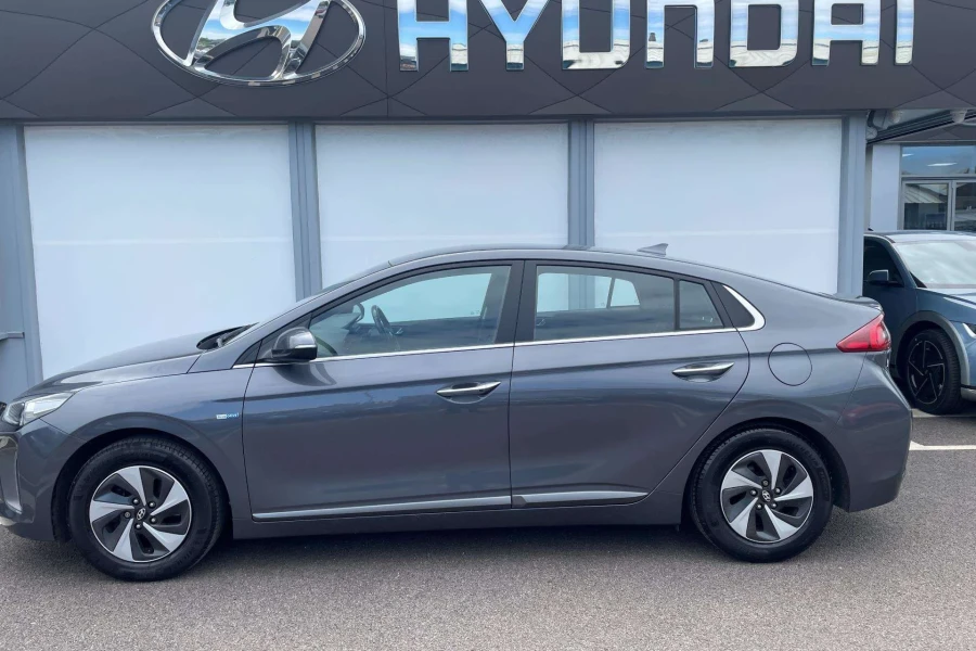 Vehicle Image - 2
