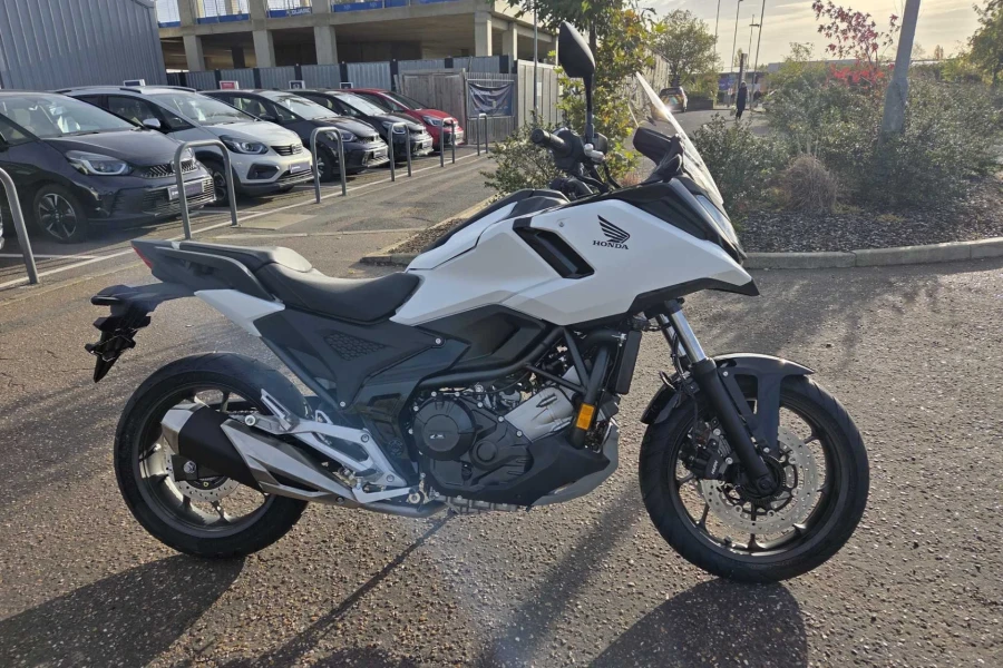 Vehicle Image - 1