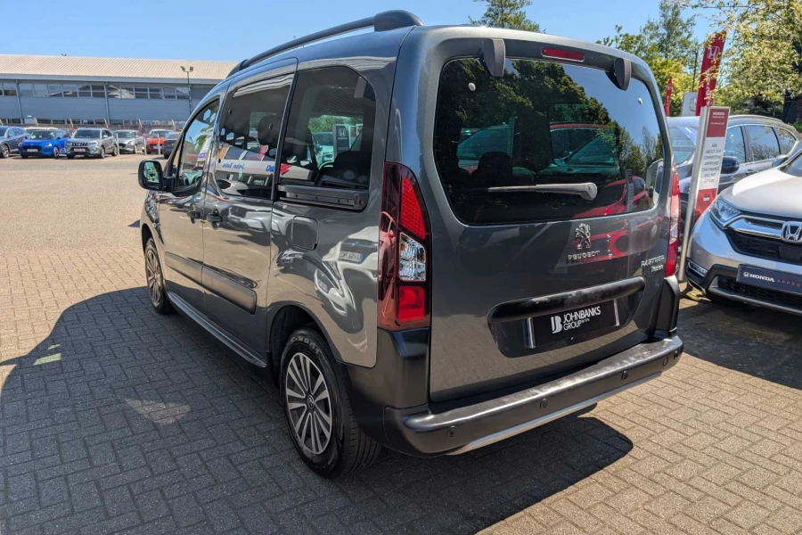 Vehicle Image - 2