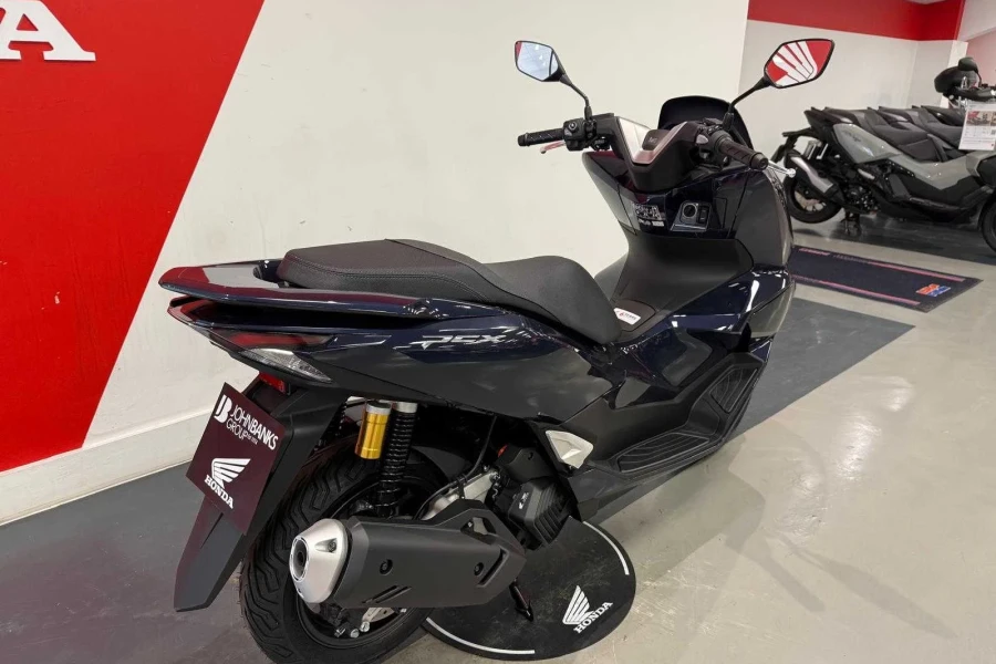 Vehicle Image - 2