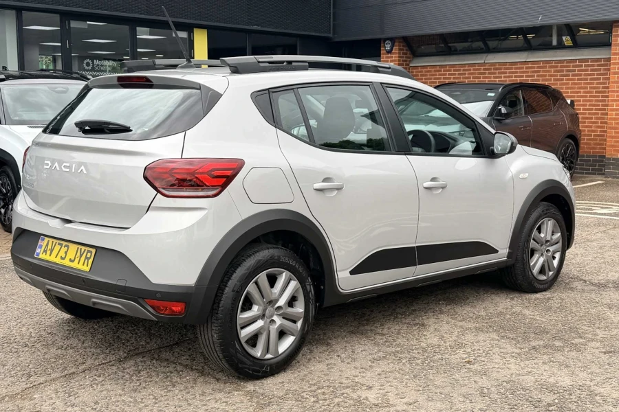Vehicle Image - 3