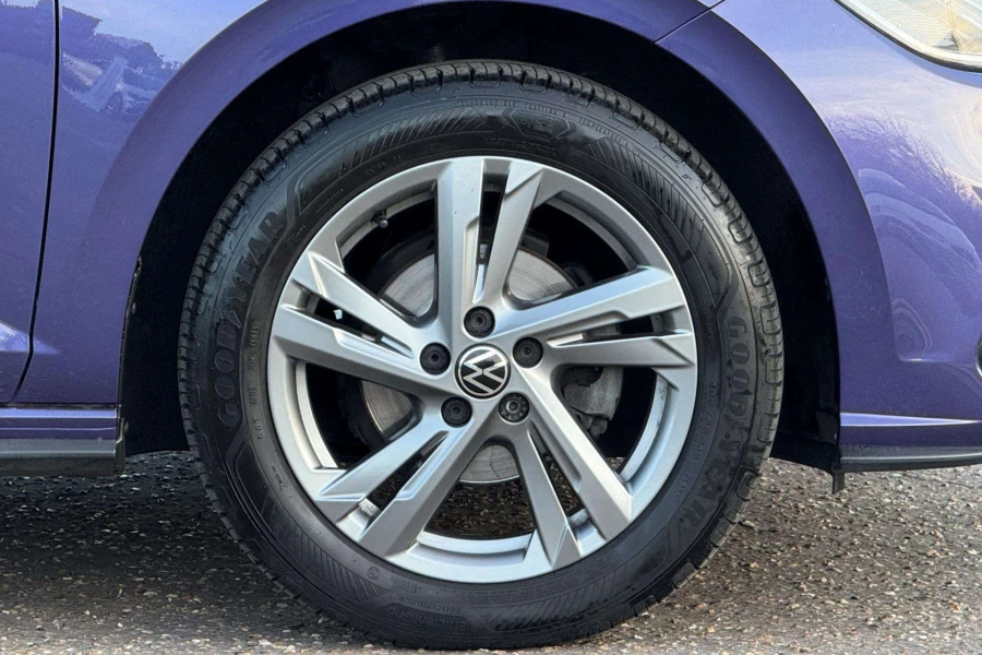 Vehicle Image - 3