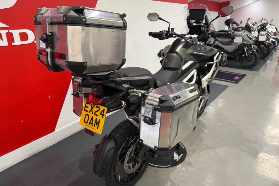 Vehicle Image - 2