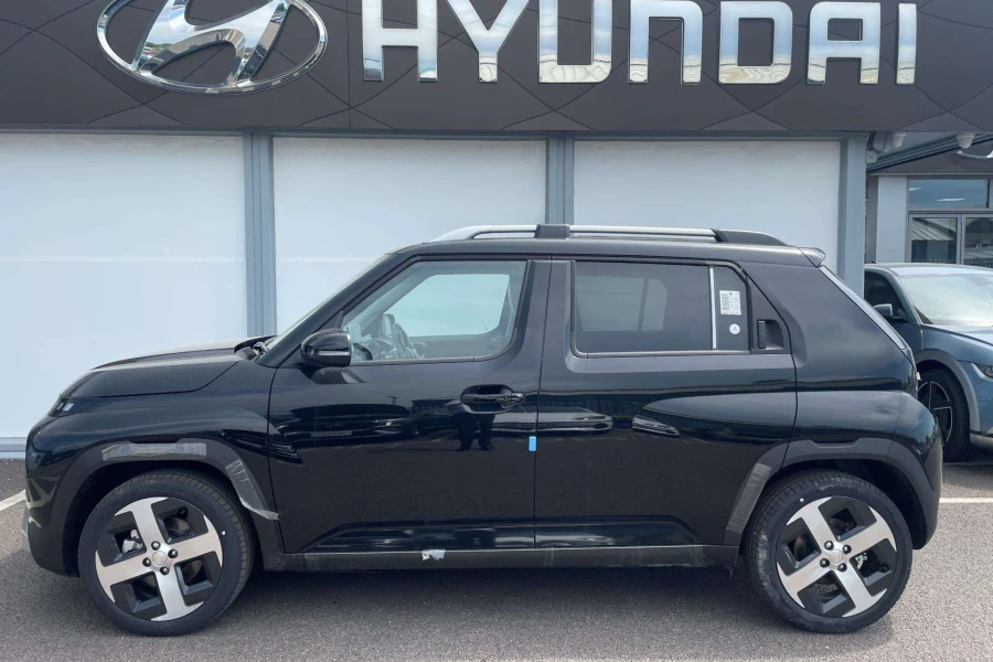 Vehicle Image - 2