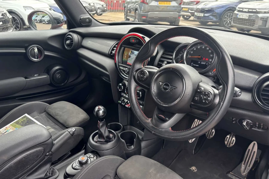 Vehicle Image - 3