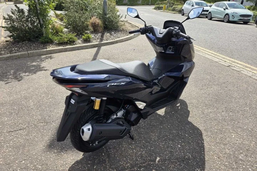 Vehicle Image - 2