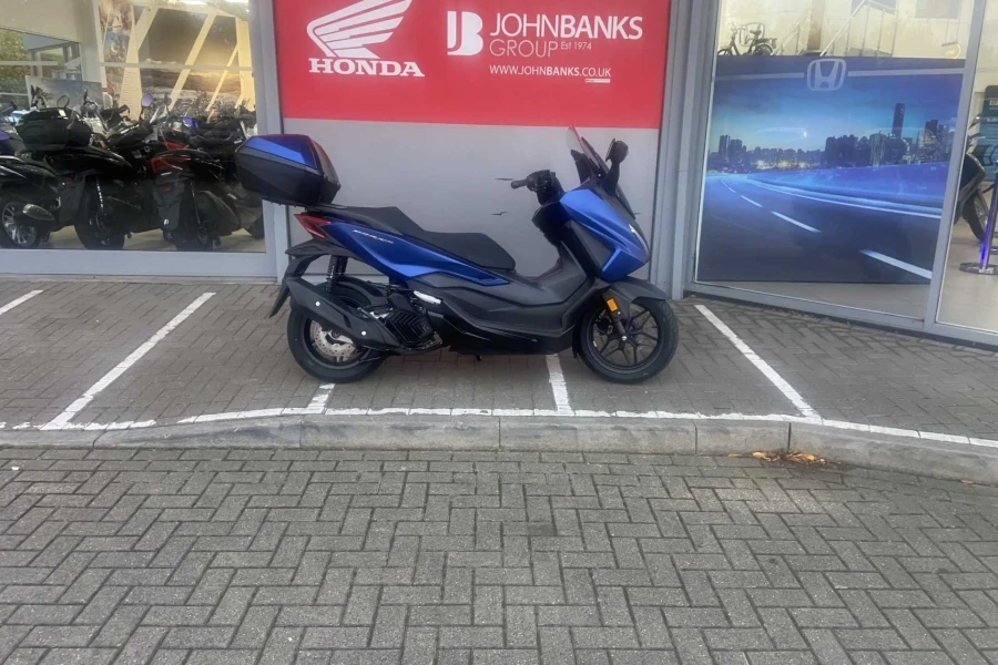 Vehicle Image - 0