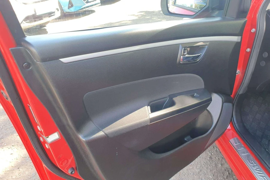 Vehicle Image - 3