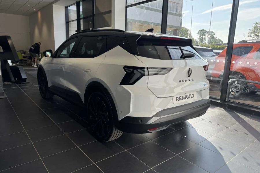 Vehicle Image - 3