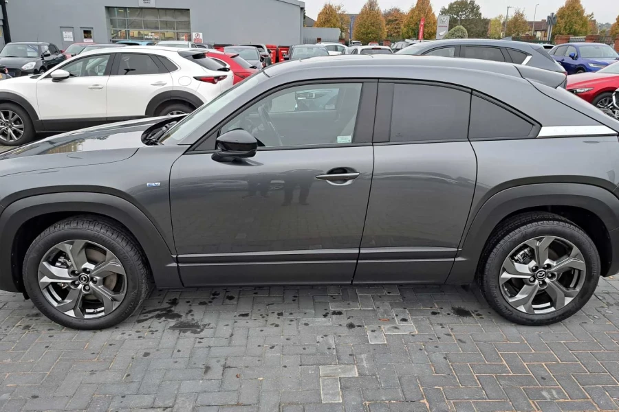 Vehicle Image - 3