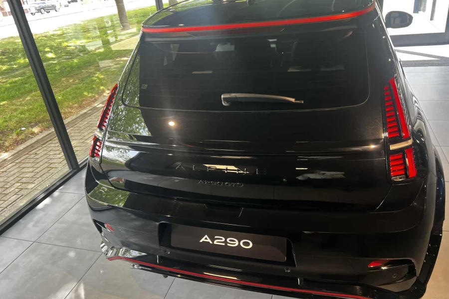 Vehicle Image - 3