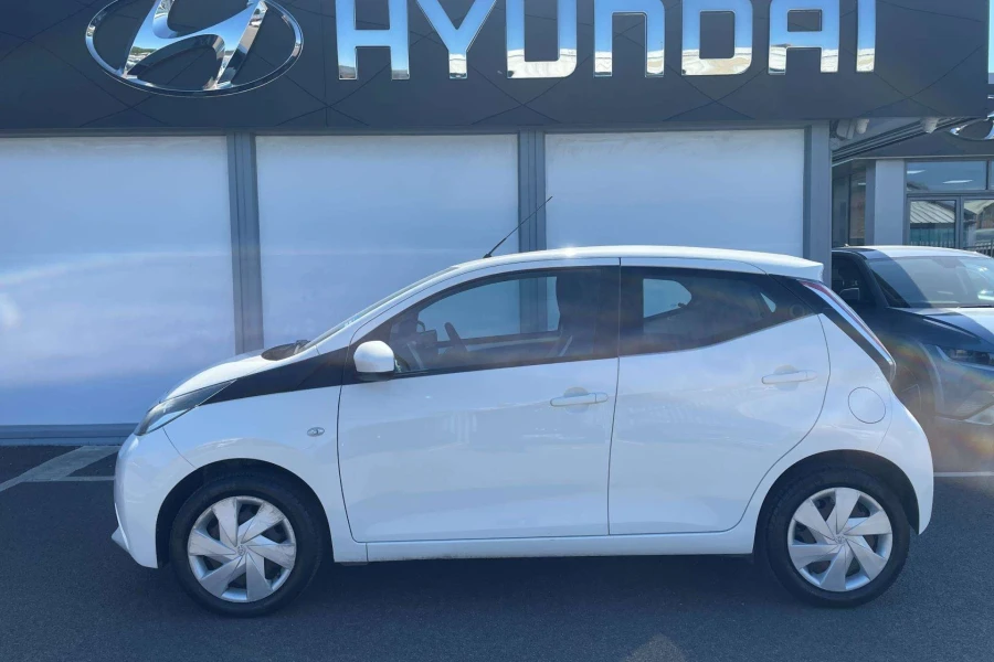Vehicle Image - 2