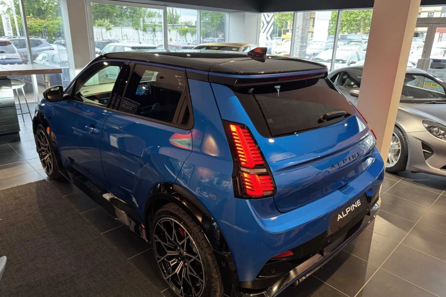 Vehicle Image - 3